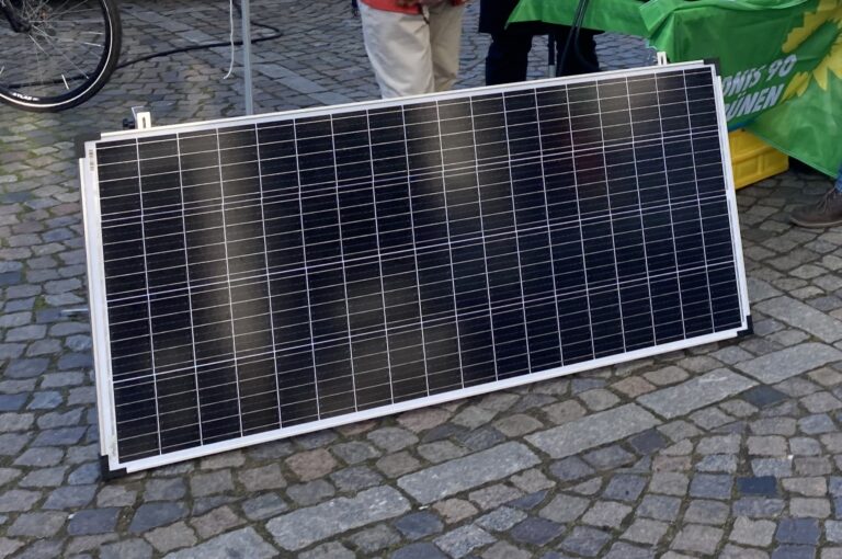 Grüne und Balkon.Solar e.V. informieren über Balkonsolarmodule