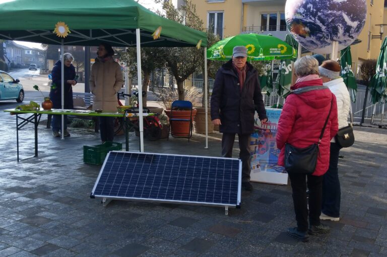 Grüne und Balkon.Solar e.V. informieren über Balkonsolarmodule